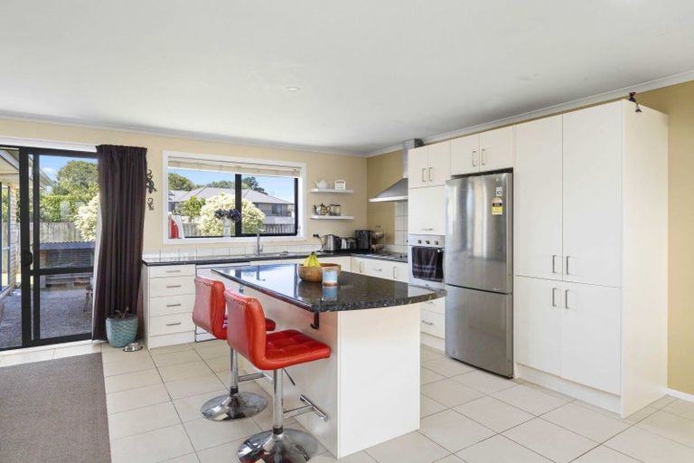Photo of property in 41 Breaker Grove, Waiuku, 2123