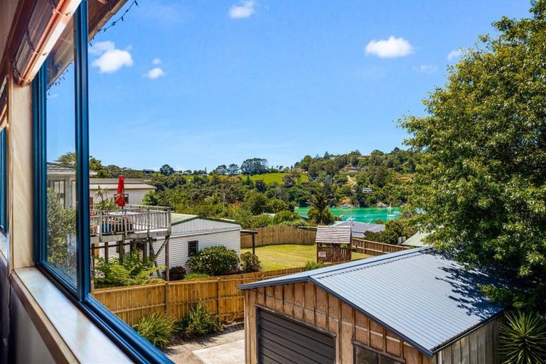 Photo of property in 28 Stillwater Crescent, Stillwater, Silverdale, 0993