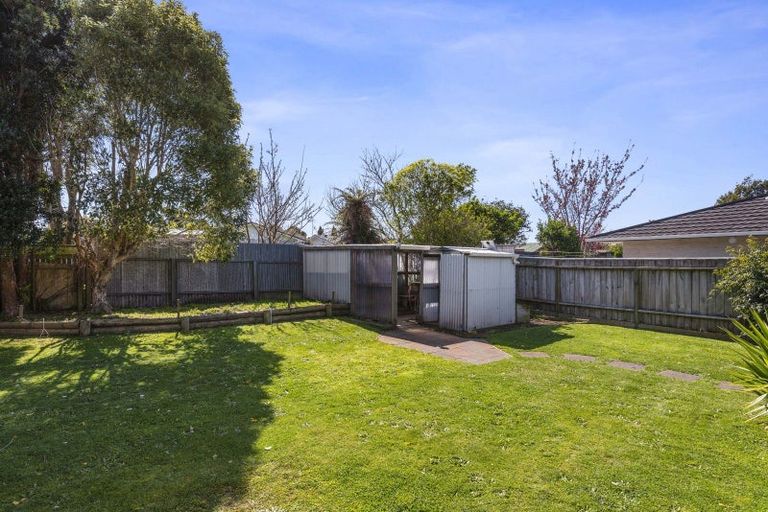 Photo of property in 22 Atarau Grove, Paraparaumu, 5032