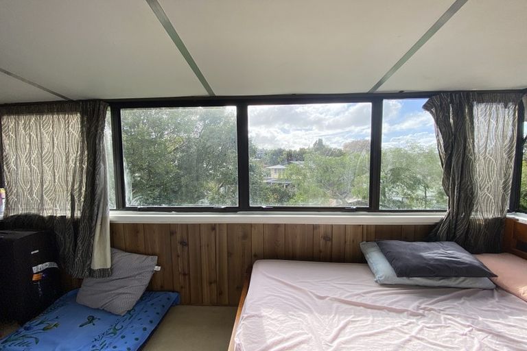 Photo of property in 2/14 Downing Street, Glenfield, Auckland, 0629