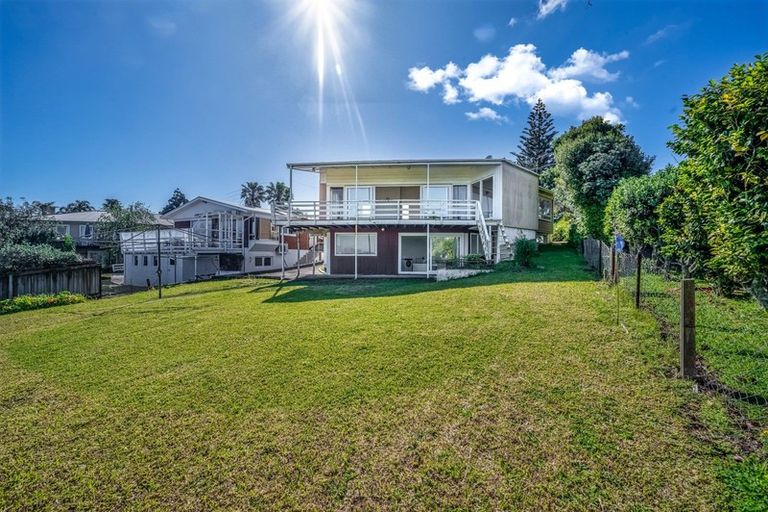 Photo of property in 105 Bradbury Road, Botany Downs, Auckland, 2010