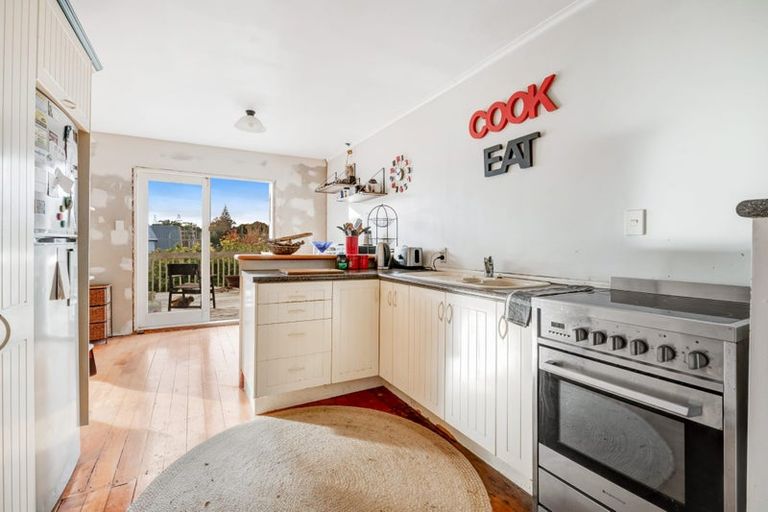 Photo of property in 24 Jean Place, Stanmore Bay, Whangaparaoa, 0932