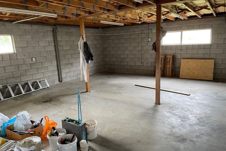 Photo of property in 5 Miltonia Avenue, Te Atatu South, Auckland, 0610