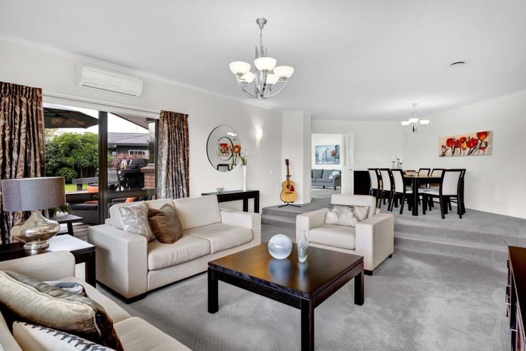 Photo of property in 3b Larsen Place, Merrilands, New Plymouth, 4312