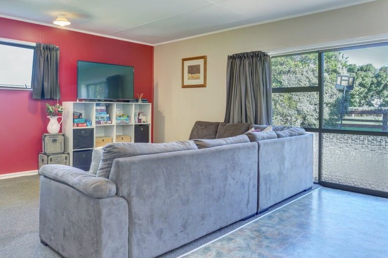 Photo of property in 5 Weraroa Road, Waverley, 4510