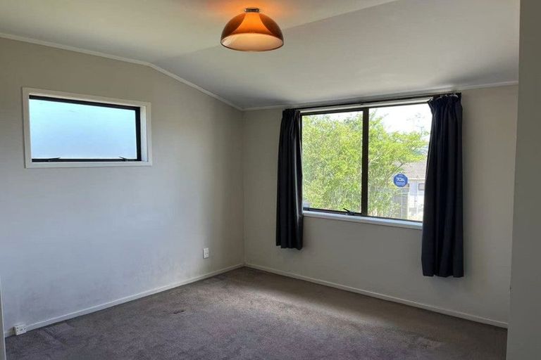 Photo of property in 28 West Harbour Drive, West Harbour, Auckland, 0618