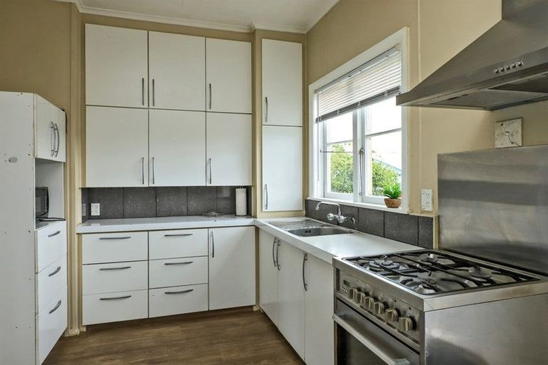 Photo of property in 1103 Heretaunga Street East, Parkvale, Hastings, 4122