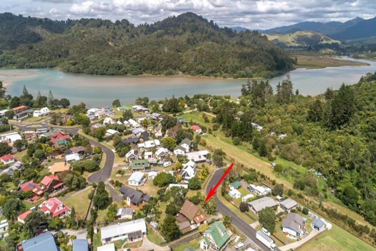 Photo of property in 127 Mckellar Place, Whangamata, 3620