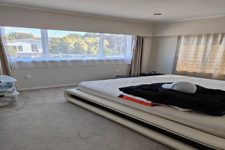 Photo of property in 14 Chelsea View Drive, Chatswood, Auckland, 0626