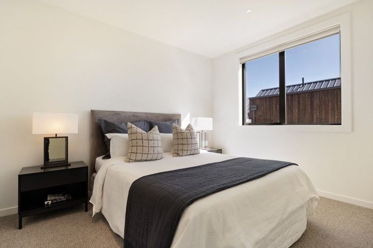 Photo of property in 28 Cunninghams Drive, Jacks Point, Queenstown, 9371