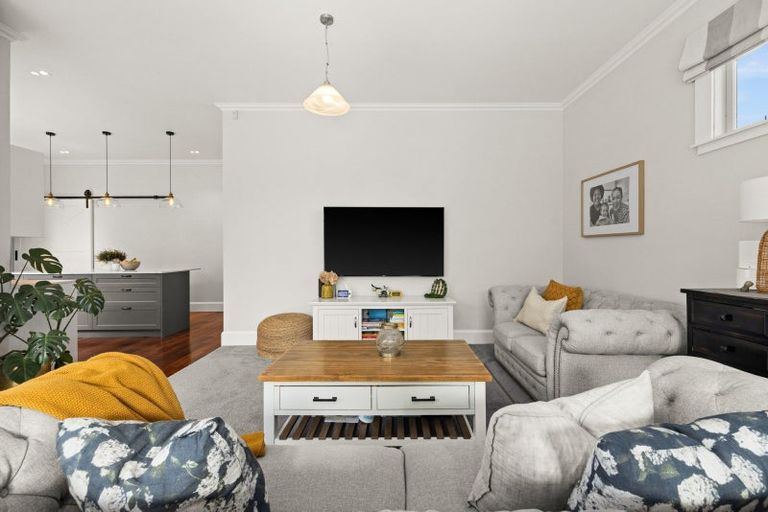 Photo of property in 127 Vigor Brown Street, Napier South, Napier, 4110