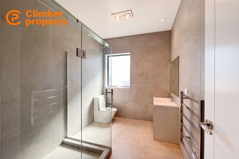 Photo of property in 12 Te Awa Place, Red Beach, 0932