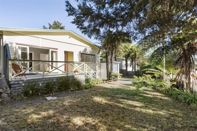 Photo of property in 1/18 Gill Avenue, Te Atatu Peninsula, Auckland, 0610
