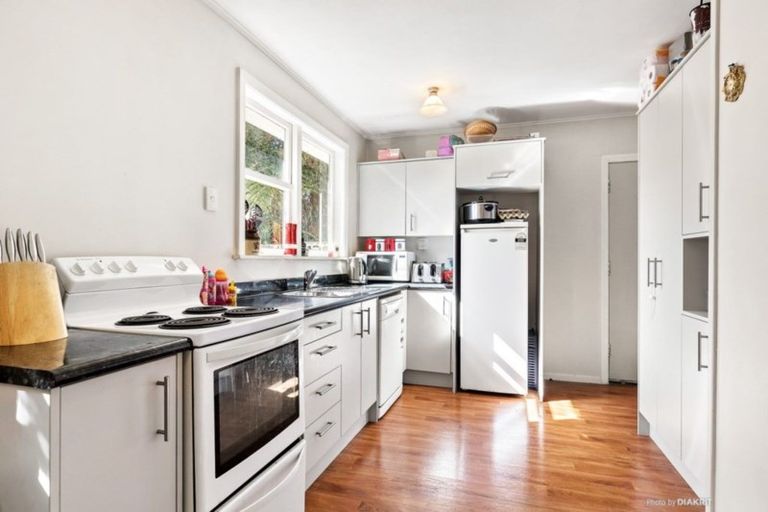 Photo of property in 15 Maher Street, Elderslea, Upper Hutt, 5018