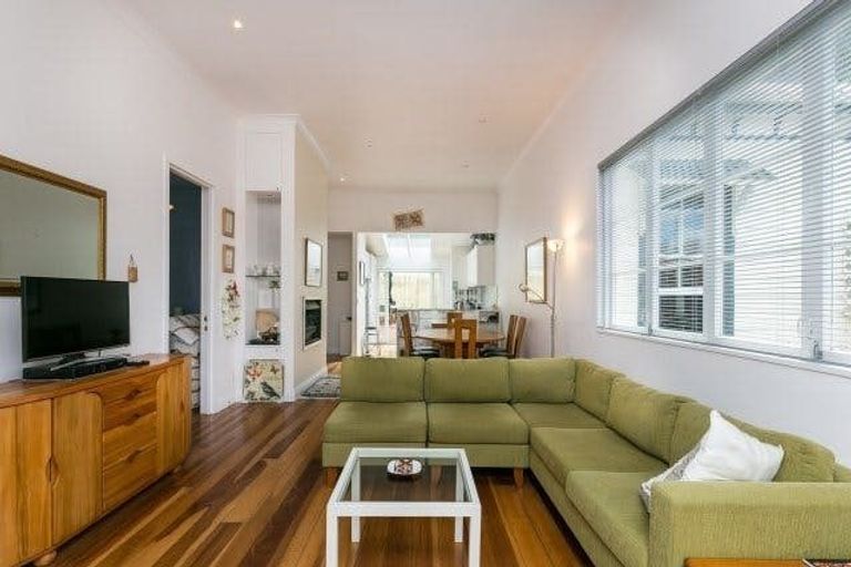 Photo of property in 22 Poplar Grove, Thorndon, Wellington, 6011