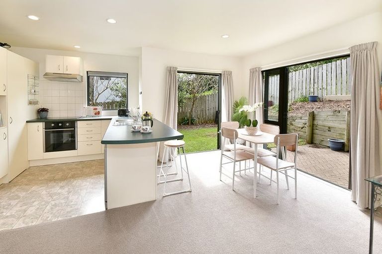 Photo of property in 13b Sunnydale Place, Oteha, Auckland, 0632