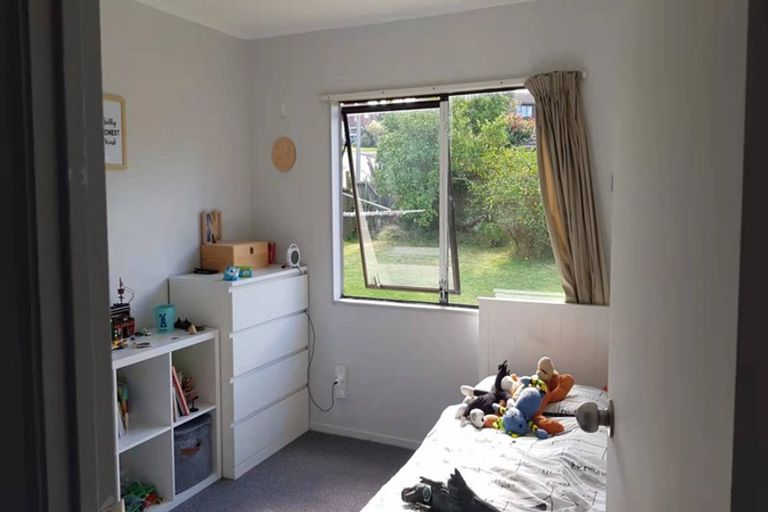 Photo of property in 33 Lagoon Way, West Harbour, Auckland, 0618