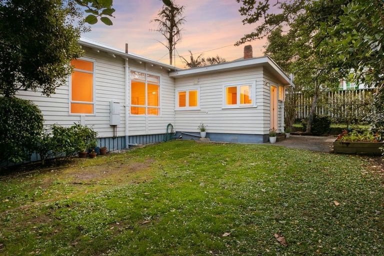 Photo of property in 1/211 Onewa Road, Birkenhead, Auckland, 0626
