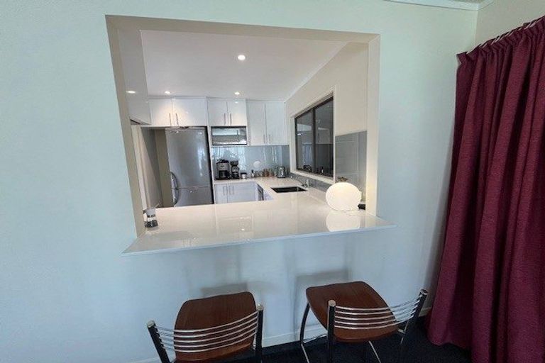 Photo of property in 32 Jillteresa Crescent, Half Moon Bay, Auckland, 2012