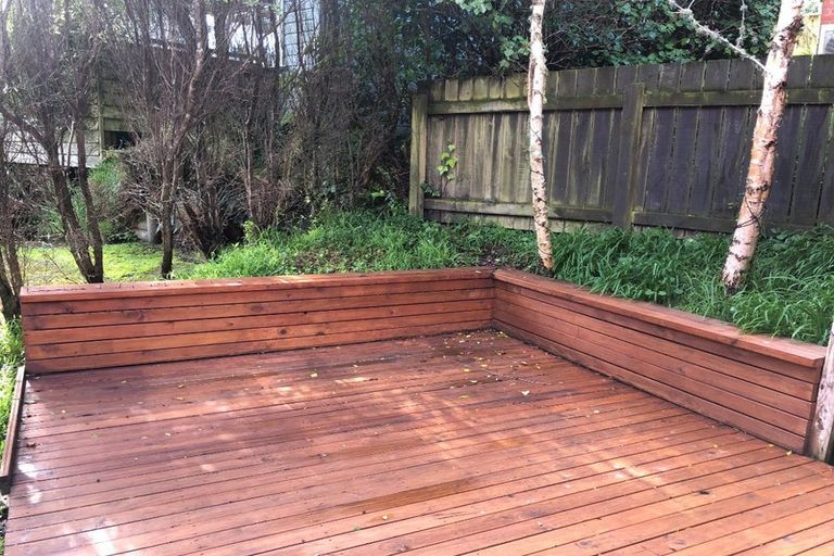 Photo of property in 8 Albemarle Road, Northland, Wellington, 6012