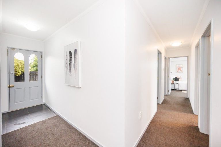 Photo of property in 2 Pukatea Place, Milson, Palmerston North, 4414