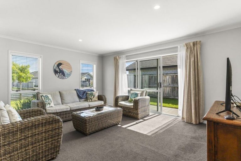 Photo of property in 32 Harding Drive, Papamoa Beach, Papamoa, 3118