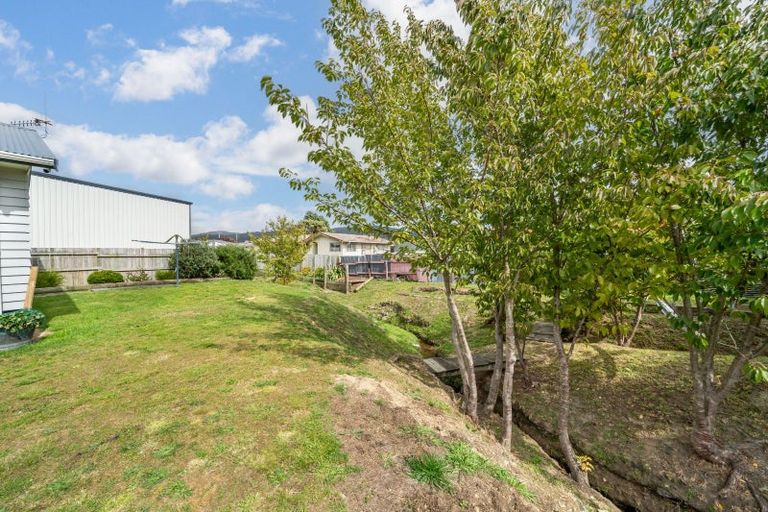 Photo of property in 5 Ashburn Road, Wainuiomata, Lower Hutt, 5014