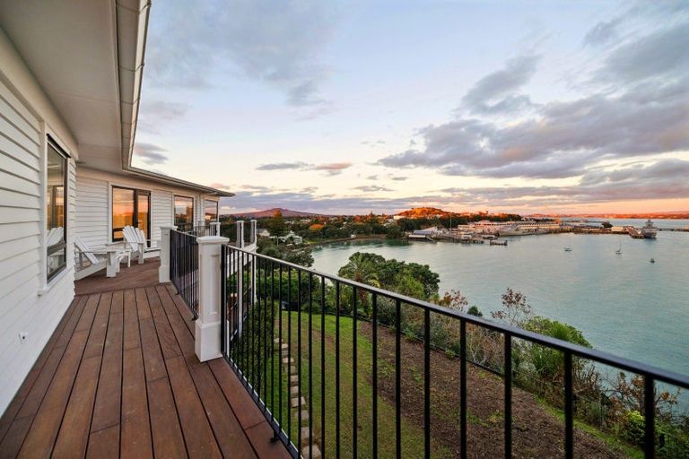 Photo of property in 31a Stanley Point Road, Stanley Point, Auckland, 0624