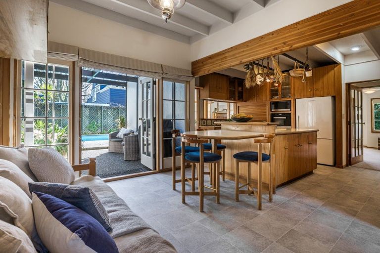 Photo of property in 6 Terrylyn Drive, Hillcrest, Auckland, 0627