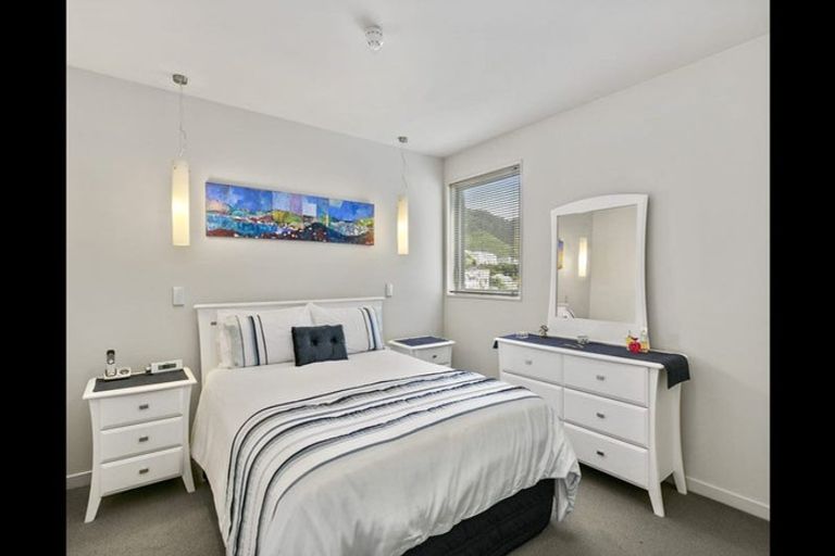 Photo of property in Montreaux Apartments, 9b/164 The Terrace, Wellington Central, Wellington, 6011