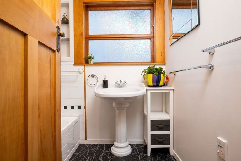 Photo of property in 42 Cameron Road, Bluff Hill, Napier, 4110