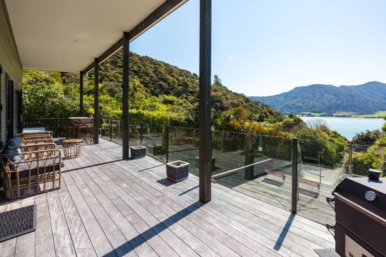 Photo of property in 25 Sandy Bay Road, Black Rock, Marlborough Sounds, 7282