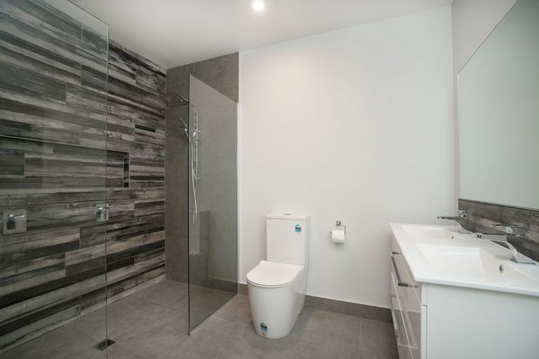 Photo of property in 76 Johnstone Drive, Fitzherbert, Palmerston North, 4410