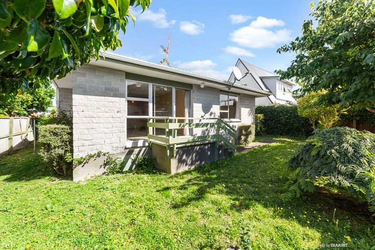 Photo of property in 8b Cargill Street, Karori, Wellington, 6012