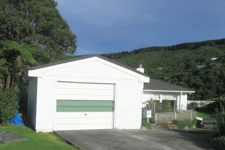 Photo of property in 41 Hampton Hill Road, Tawa, Wellington, 5028