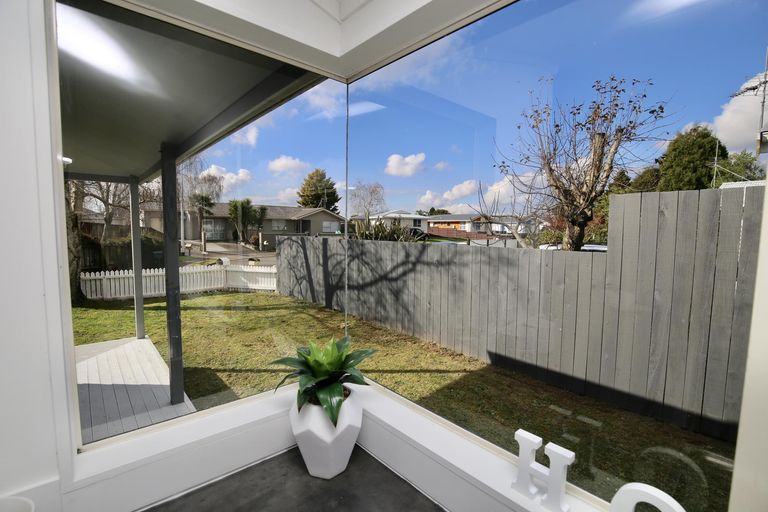 Photo of property in 20 Burrows Place, Frankton, Hamilton, 3204