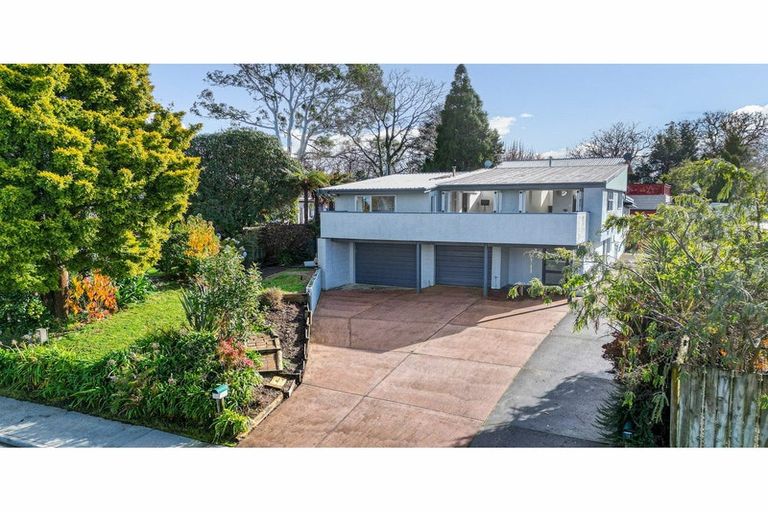 Photo of property in 3 Tirita Street, Kawaha Point, Rotorua, 3010
