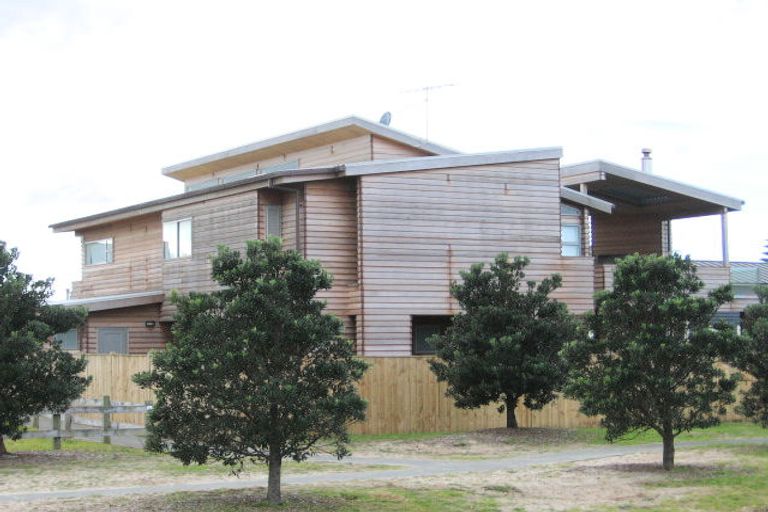 Photo of property in 20 Lagoon Way, Omaha, 0986