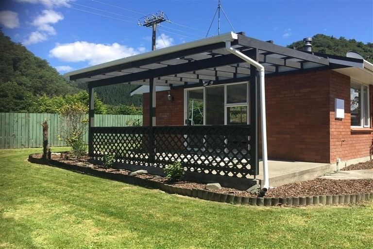 Photo of property in 1b Canterbury Street, Picton, 7220