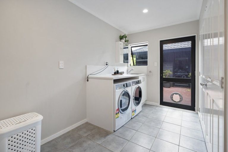 Photo of property in 402 Turitea Road, Turitea, Palmerston North, 4472