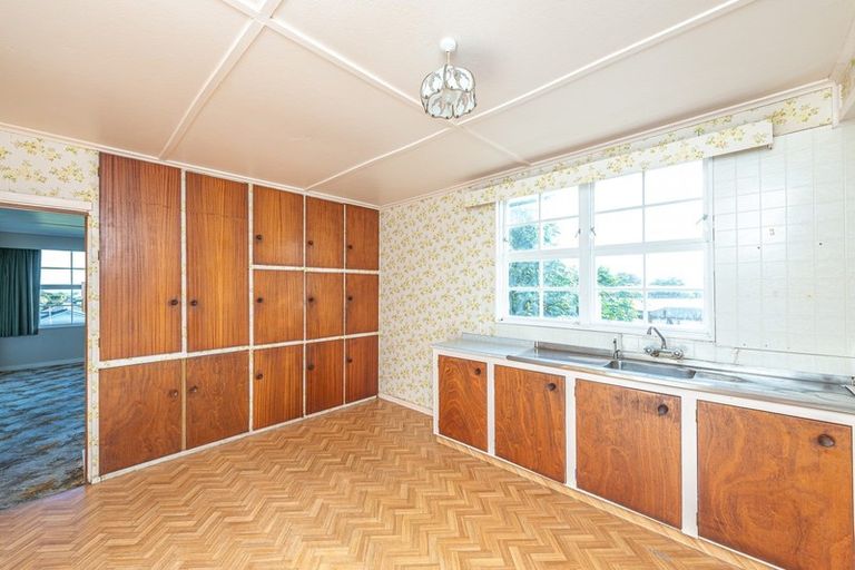 Photo of property in 98 Cornfoot Street, Castlecliff, Whanganui, 4501