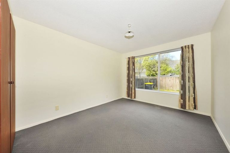 Photo of property in 2/3 Sequoia Place, Parklands, Christchurch, 8083
