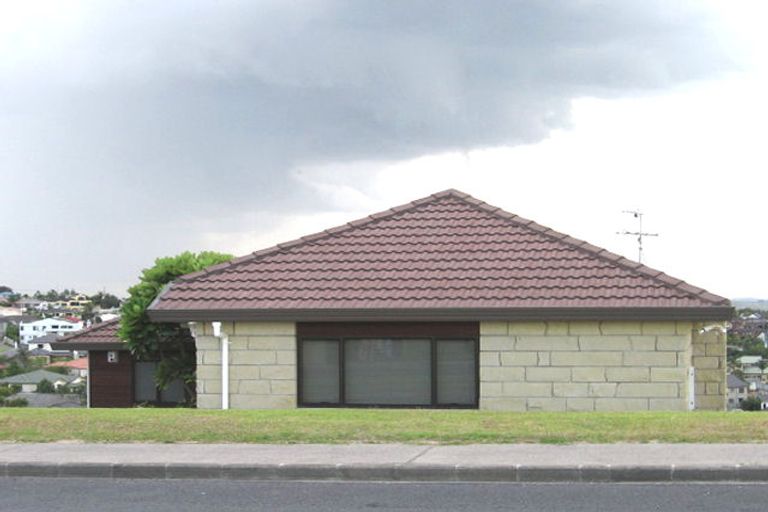 Photo of property in 106 Luckens Road, West Harbour, Auckland, 0618