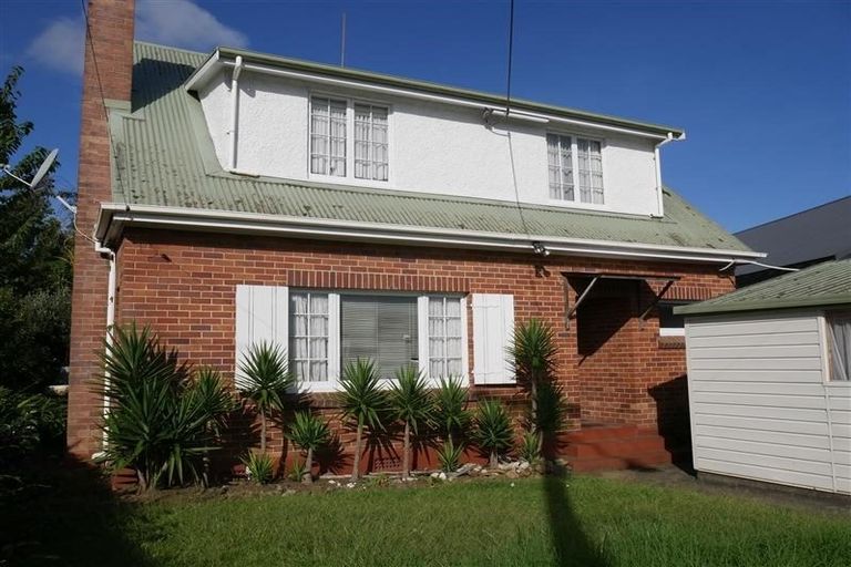 Photo of property in 2 Kamo Road, Regent, Whangarei, 0112