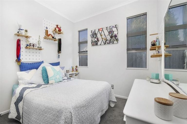 Photo of property in 17 Bottle Lake Drive, Parklands, Christchurch, 8083