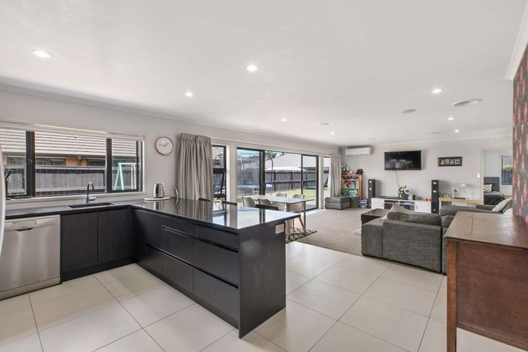 Photo of property in 31 Harbour Crest Drive, Waiuku, 2123