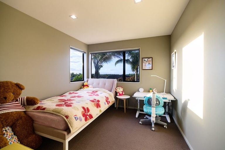 Photo of property in 17 Fernloche Place, Flat Bush, Auckland, 2016