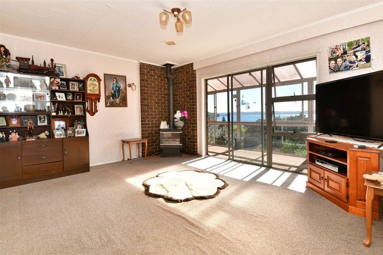 Photo of property in 8 Kathy Terrace, Stanmore Bay, Whangaparaoa, 0932