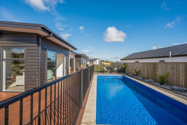 Photo of property in 70 Katania Heights, Brightwater, 7022