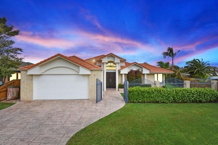 Photo of property in 14 Trossach Place, Wattle Downs, Auckland, 2103